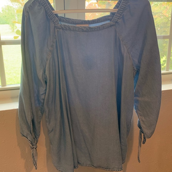 Liz Claiborne Tops - Liz Claiborne Petite Large Blue Tie Sleeve Top